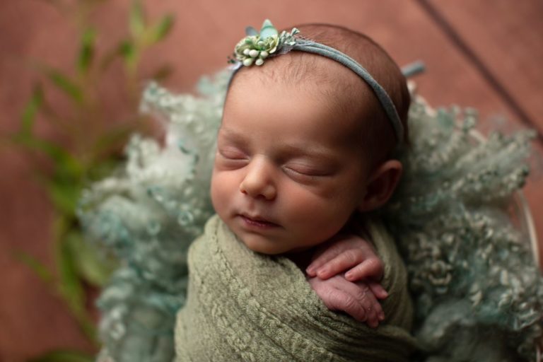 Séance nouveau-né : Laya, 6 jours de vie